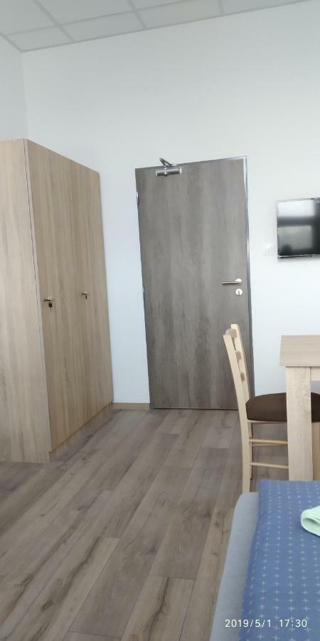 White Coral Club Hostel Kosice Bagian luar foto