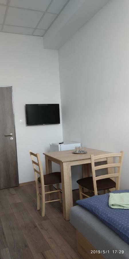 White Coral Club Hostel Kosice Bagian luar foto